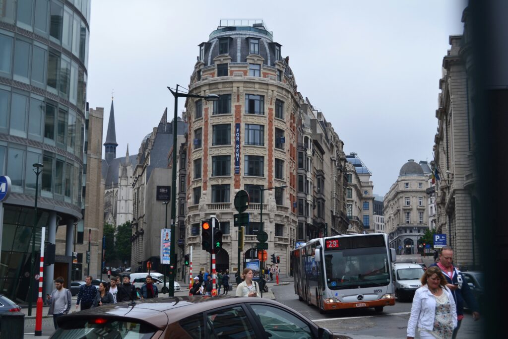 Il y a plus d’embouteillages à Bruxelles parce qu’il y a plus de voitures ? Vrai ou faux ?